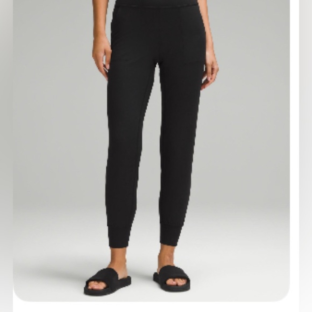 Lululemon align high rise jogger in black